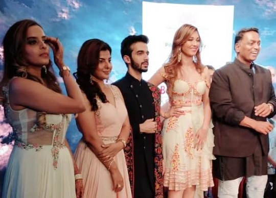 Smriti Sinha becomes the first Bhojpuri actress to walk the ramp at Bombay Times Fashion Week