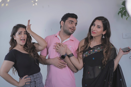 Digital Star Satish Ray’s quirky new avatar in ‘Pandeyji Zara Sambhalke!’