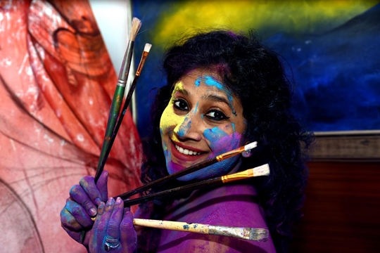 Painter Sandhya Vaish Celebrated The Festival Of Colours HOLI This Year By Staying  Indoors