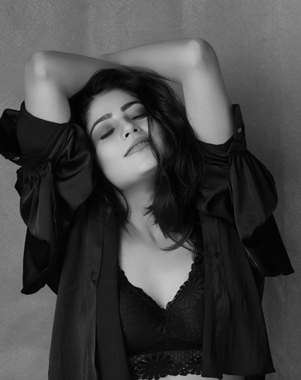 Ayra Bansal  Stunning Beauty To Rock In Bollywood