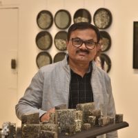 India’s wonderful artist and Mumbaikar Lalit Patil immortalized the slums of Mumbai, made their landscapes beautiful by taking them into his canvas
