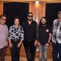खुश्बू जैन एंड अमित मुतेजा रिकार्ड्स म्यूजिक एल्बम तेरे इश्क़ में